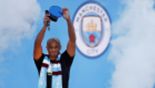 لقطة طريفة لكومباني أثناء الاحتفال برباعية مانشستر سيتي