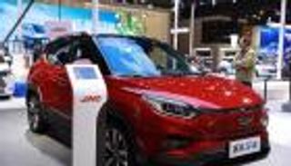 بالصور.. جاك الصينية تطرح سيارة كهربائية مثيلة لكيا سبورتاج