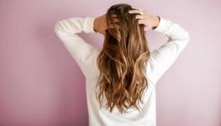 العناية الصحيحة بفروة الرأس تحمي الشعر.