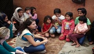 تحسين معيشة اللاجئين وتعليم الأطفال أبرز أهداف الحملة.