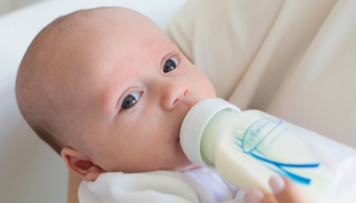 "اللبأ" البقري غذاء جيد للأطفال.