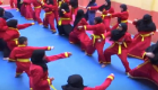 بالصور.. مصريات يواجهن التحرش برياضة قتالية إندونيسية قديمة