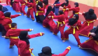 مصريات يواجهن التحرش برياضة قتالية إندونيسية قديمة 