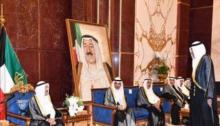 أمير الكويت خلال زيارته لمبنى وزارة خارجية بلاده