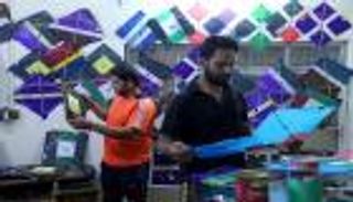 الطائرات الورقية.. وسيلة لتسلية الصائمين في كربلاء