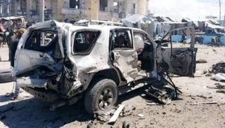 آثار التفجير الإرهابي في مقديشو