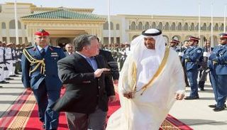 الشيخ محمد بن زايد خلال استقباله العاهل الأردني - أرشيفية