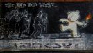 بانكسي.. "بريطاني مجهول" حوَّل مدينته إلى عاصمة للجرافيتي