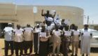 قطاعات سودانية توقع على دفتر العصيان.. و"العسكري" يحذر