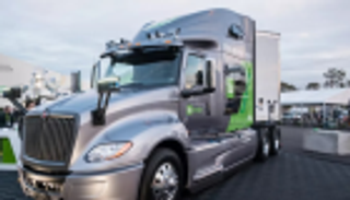 بالصور.. شاحنات ذاتية القيادة لتوصيل البريد في أمريكا