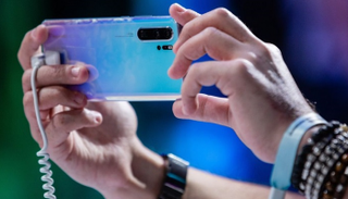 شركات اتصالات يابانية تبحث وقف بيع هواوي