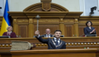 زيلينسكي يدعو لانتخابات تشريعية مبكرة في أوكرانيا 