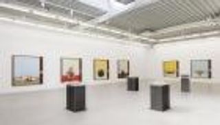 "الإنسانية" سمة مشتركة في لوحات "بينالي الشارقة"