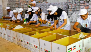 توزيع سلال غذائية لغير القادرين في مصر - أرشيفية