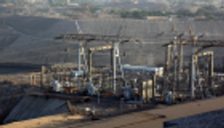 مصر توقع اتفاقا للربط الكهربائي مع أوروبا بقيمة 2.23 مليار دولار