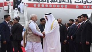 الشيخ محمد بن زايد خلال زيارة سابقة للهند