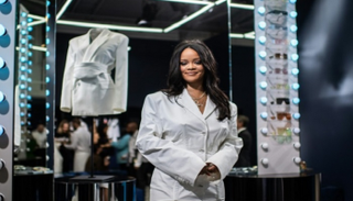 ريهانا تتعهد بإحداث ثورة في الموضة تمدّ النساء بالثقة