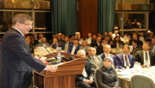 جانب من كلمة رئيس الوزراء التركي الأسبق أحمد داوود أوغلو