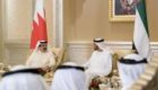 محمد بن زايد والعاهل البحريني يبحثان تطورات الأحداث بالمنطقة