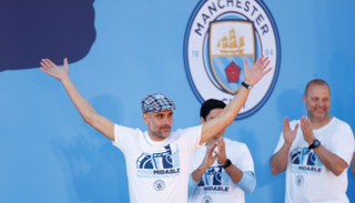 جوارديولا مدرب مانشستر سيتي