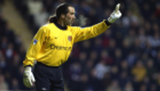 سيمان يطالب إيمري بتهميش دور تشيك في نهائي اليوروبا ليج