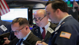 وول ستريت تغلق منخفضة