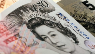 الإسترليني يرتفع بعد استقالة ماي