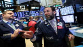 وول ستريت ترتفع بدعم من تصريحات ترامب حول نهاية سريعة لحرب التجارة