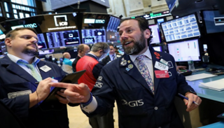 وول ستريت تفتح مرتفعة