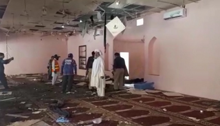 آثار التفجير الذي استهدف مسجدا في كابول