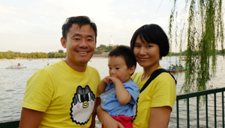 امرأة صينية تطالب بالإفراج عن زوجها المسجون ظلما في إيران