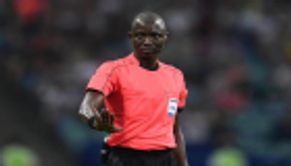 "الكاف" يكلف بكاري جساما بإدارة إياب نهائي أبطال أفريقيا