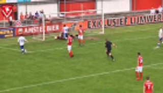 بالفيديو.. حكم يسجل هدفا في دوري الدرجة الرابعة الهولندي