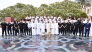 محمد بن راشد يستقبل فريق شباب الأهلي