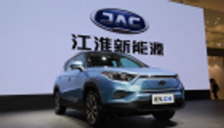 تسير مليون كيلومتر دون شحن.. "جاك" الصينية تطلق سيارة "خارقة" 