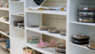 بالابتكار والاحتراف.. سعوديات يقتحمن سوق "الحلويات الرمضانية" 