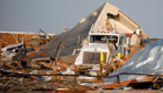 بالصور.. قتيلان ومئات المشردين في إعصار بولاية أوكلاهوما الأمريكية