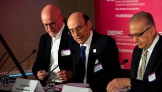 زكي أنور نسيبة رئيس الوفد الإماراتي