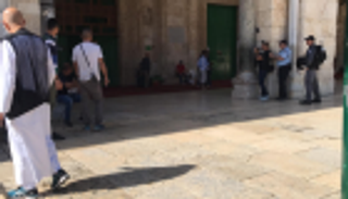 مستوطنون يقتحمون الأقصى.. والمصلون يهتفون: الله أكبر 