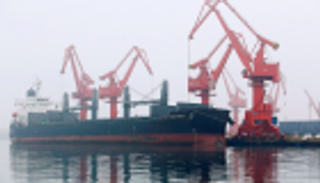 النفط يتراجع بفعل ضغط حرب التجارة ومخاوف تباطؤ الاقتصاد