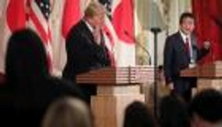 ترامب يحث رئيس وزراء اليابان على لقاء "رجل الصواريخ"