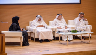 من ندوة "تاريخ الحركة الأدبية في الإمارات"