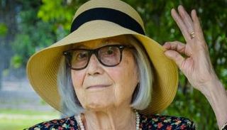 الجدة ليتشيا في جلسة تصوير خاصة