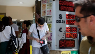 الليرة تدفع ثمن تدهور الاقتصاد التركي