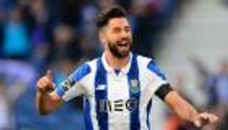 بورتو يعلن رحيل مدافعه إلى أتلتيكو مدريد