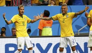 البرازيلي نيمار ومواطنه ألفيس