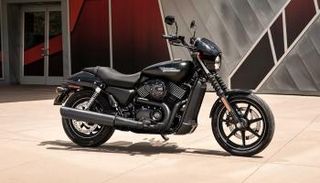 واحدة من دراجات هارلي صغيرة الحجم