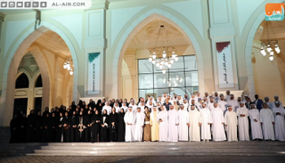 الكتّاب الإماراتيون خلال حفل التوقيع