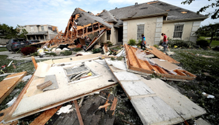 جانب من خسائر الإعصار في ديتون