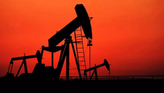 تخفيضات أوبك تصعد بأسعار النفط